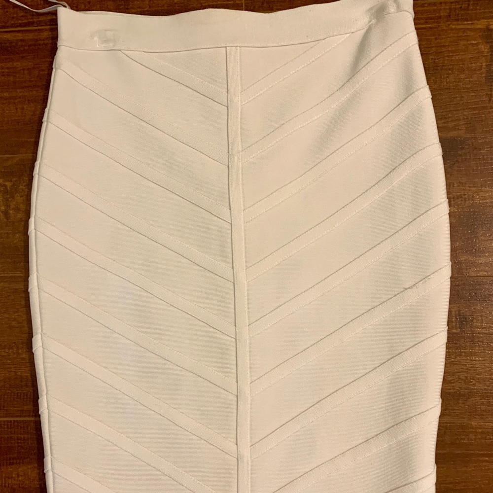 Very slimming white pencil skirt